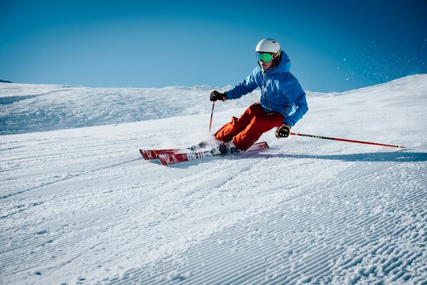 Comment organiser une expédition de ski hors-piste dans les montagnes de l'Atlas, Maroc : équipements et guides recommandés ?